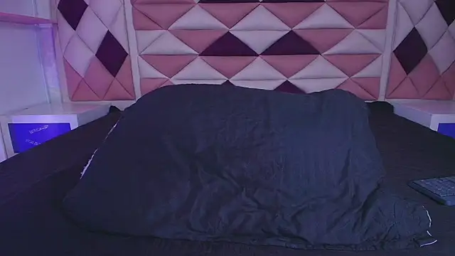 valecastro  online show from 18, 9, 2025