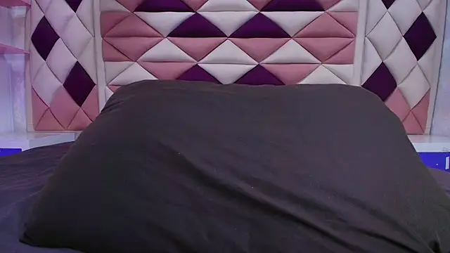 valecastro  online show from 8, 10, 2025