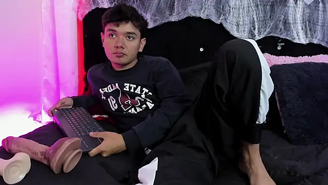 Snapshot of kody_sexy chatting on 23, 10, 2025 kody sexy online show from 23, 10, 2025