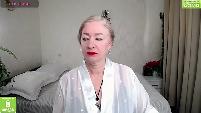 hunters woman online show from 15, 3, 2026