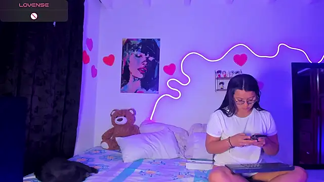 Dilan and Mia online show from 5, 4, 2026