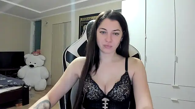 EmiLovsi online show from 15, 11, 2025