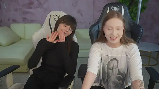 Snapshot of Esmie_Smile chatting on 1, 11, 2025 Esmie Smile online show from 1, 11, 2025