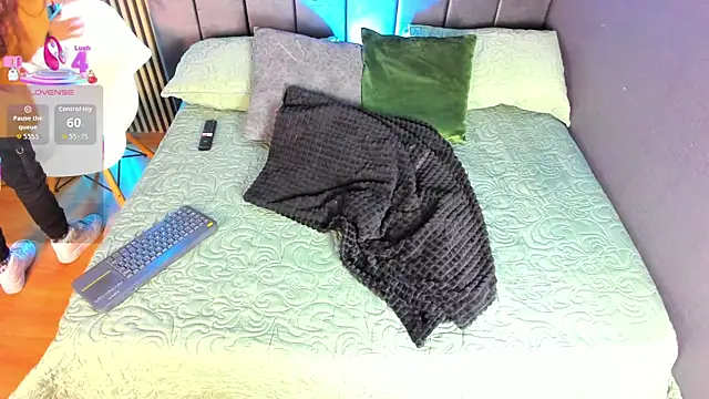 Gina 77 online show from 5, 12, 2025