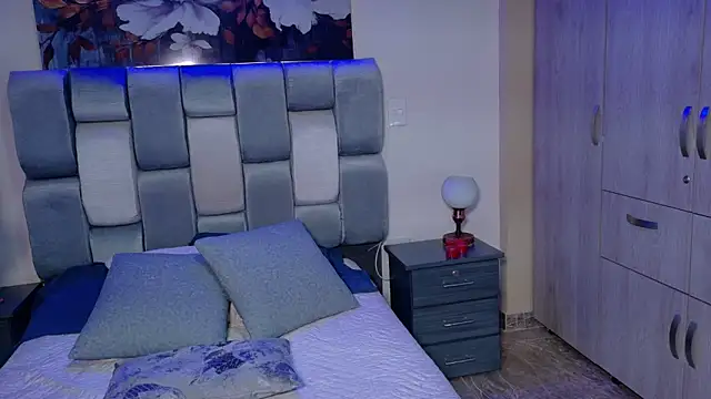 Snapshot of saramikaelson chatting on 10, 9, 2025 saramikaelson online show from 10, 9, 2025