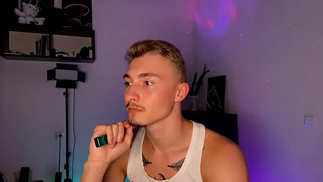 Artur  Skott online show from 13, 10, 2025