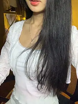 Nhinhi18 online show from 4, 3, 2026