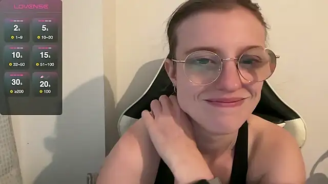 BustyKellyXXX online show from 17, 12, 2025