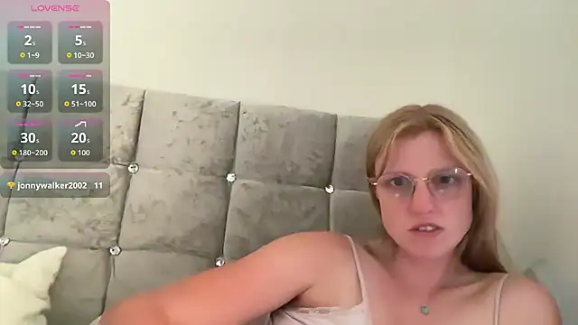 BustyKellyXXX online show from 3, 8, 2026