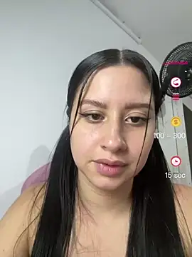 Snapshot of lucy_grey25 chatting on 24, 5, 2026 lucy grey25 online show from 24, 5, 2026