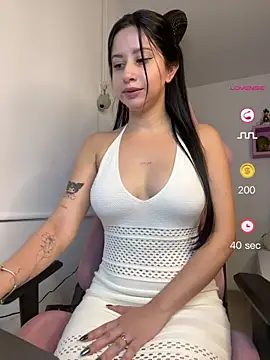 Snapshot of lucy_grey25 chatting on 31, 5, 2026 lucy grey25 online show from 31, 5, 2026
