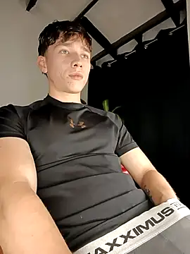 Snapshot of Logan_sixxer chatting on 17, 9, 2025 Logan sixxer online show from 17, 9, 2025