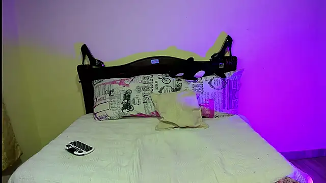 Snapshot of _viollette_ chatting on 15, 9, 2025  viollette  online show from 15, 9, 2025