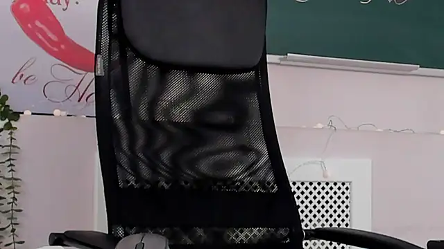 NoraHaynes online show from 11, 4, 2026