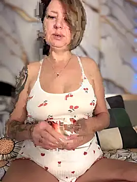 Milena-MilfaXXX online show from 2, 12, 2025