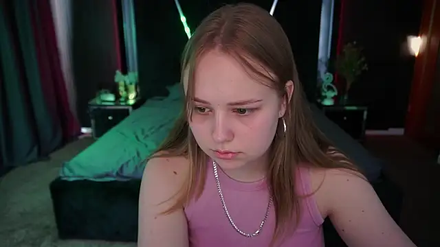 CrystallPaws online show from 22, 9, 2025