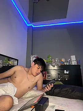 Snapshot of Kailertwink chatting on 13, 7, 2026 Kailertwink online show from 13, 7, 2026