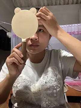 Snapshot of NhuFox chatting on 10, 9, 2025 NhuFox online show from 10, 9, 2025