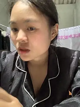 Snapshot of NhuFox chatting on 13, 9, 2025 NhuFox online show from 13, 9, 2025