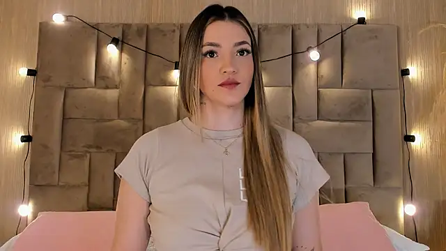 ClaradelMar online show from 5, 10, 2025