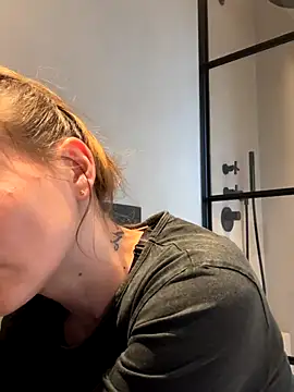 IsabellaEtha online show from 6, 11, 2025