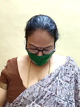 Snapshot of heera-rani chatting on 19, 10, 2025 heera-rani online show from 19, 10, 2025