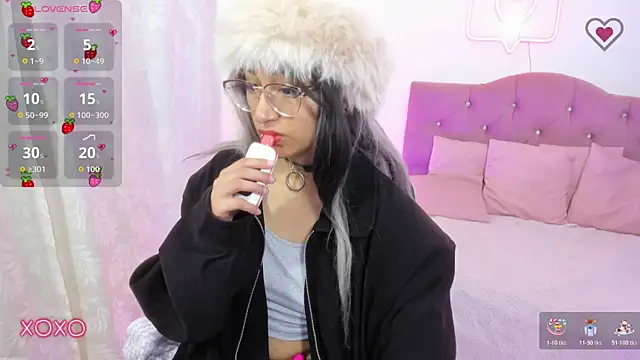 HANNI TAY online show from 4, 12, 2025