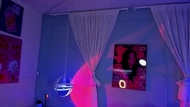 Snapshot of Hannahpage chatting on 6, 10, 2025 Hannahpage online show from 6, 10, 2025