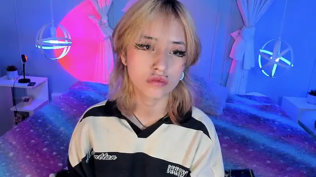 Snapshot of Hannahpage chatting on 8, 10, 2025 Hannahpage online show from 8, 10, 2025