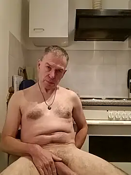 Snapshot of mario7767 chatting on 4, 10, 2025 mario7767 online show from 4, 10, 2025