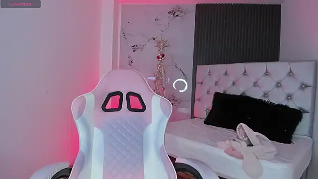 chloesagee online show from 3, 12, 2025