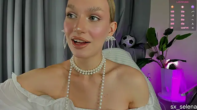Snapshot of Ice_Strawberry chatting on 5, 7, 2026 Ice Strawberry online show from 5, 7, 2026
