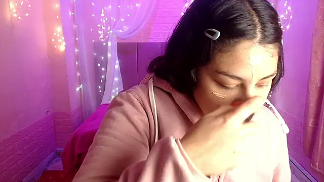 Snapshot of Aitana_200 chatting on 15, 9, 2025 Aitana 200 online show from 15, 9, 2025