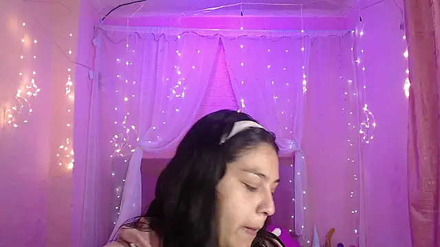 Snapshot of Aitana_200 chatting on 29, 9, 2025 Aitana 200 online show from 29, 9, 2025
