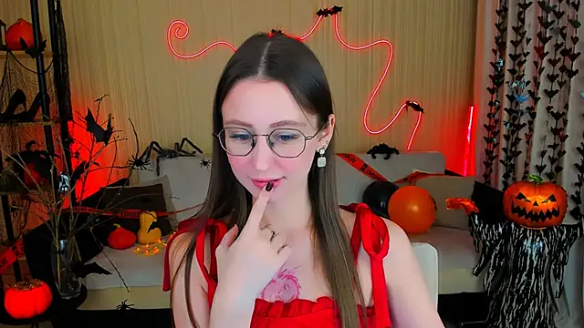 Snapshot of YourLovellyStory chatting on 23, 10, 2025 YourLovellyStory online show from 23, 10, 2025