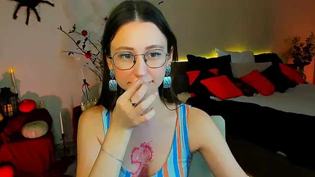 YourLovellyStory online show from 29, 10, 2025