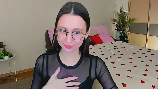 Snapshot of YourLovellyStory chatting on 26, 6, 2026 YourLovellyStory online show from 26, 6, 2026