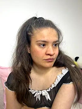 Emilyybennet  online show from 15, 11, 2025