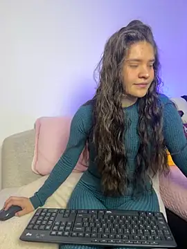 Emilyybennet  online show from 25, 11, 2025