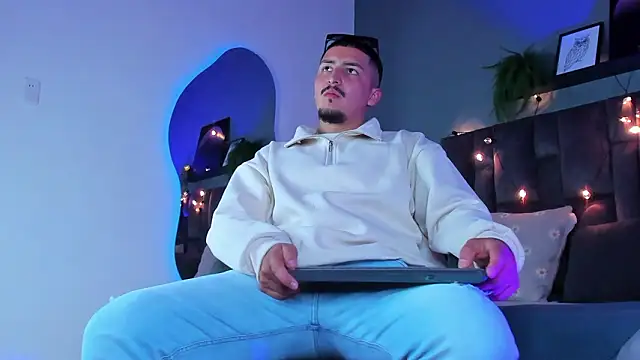 Snapshot of MrFox__ chatting on 4, 2, 2026 MrFox online show from 4, 2, 2026