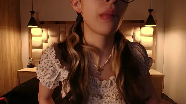 Emilia Bons online show from 23, 2, 2026