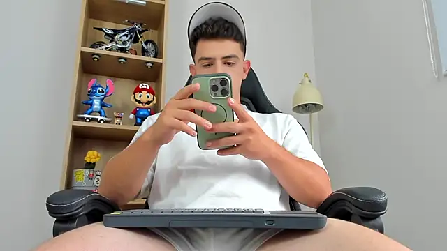 Snapshot of Mikecooper chatting on 2, 6, 2026 Mikecooper online show from 2, 6, 2026