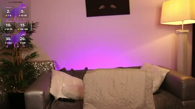 NovaHollisx online show from 17, 9, 2025