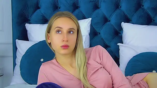 Snapshot of VictoriaHopsons chatting on 20, 9, 2025 VictoriaHopsons online show from 20, 9, 2025