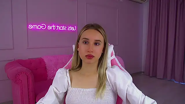 Snapshot of VictoriaHopsons chatting on 27, 9, 2025 VictoriaHopsons online show from 27, 9, 2025