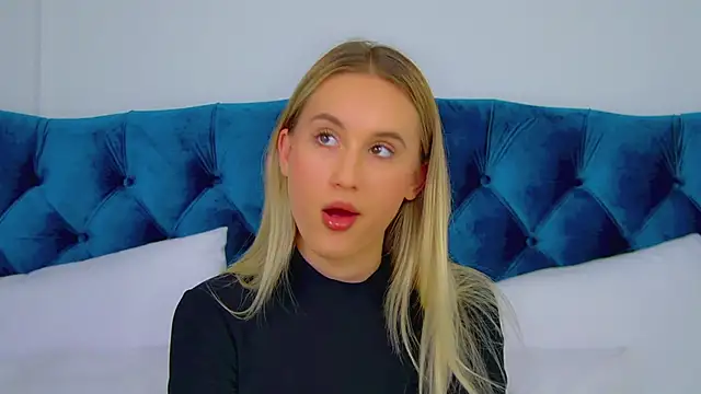 Snapshot of VictoriaHopsons chatting on 3, 10, 2025 VictoriaHopsons online show from 3, 10, 2025