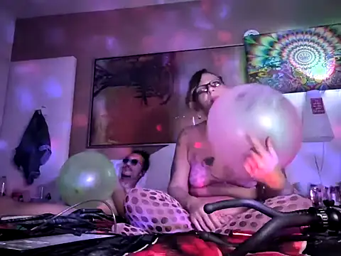 SparklesB1tch online show from 8, 4, 2026