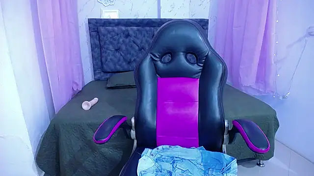 mia  thomson  online show from 11, 9, 2025