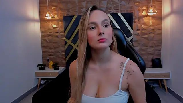 Emmaa white  online show from 31, 10, 2025