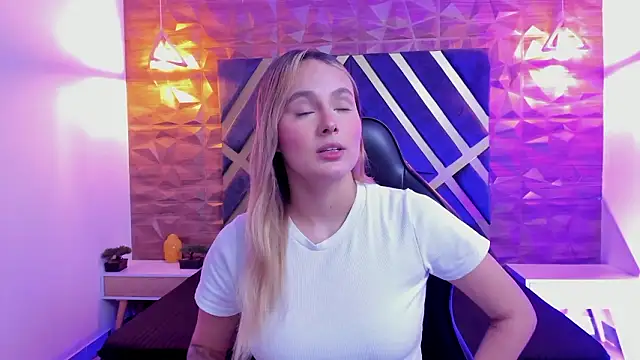 Snapshot of Emmaa_white_ chatting on 13, 2, 2026 Emmaa white online show from 13, 2, 2026